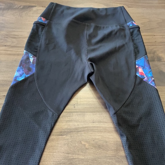 Hyba multicoloured & mesh capris - Picture 5 of 6